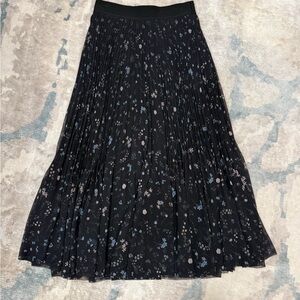 Aritzia Floral Black Pleated Skirt